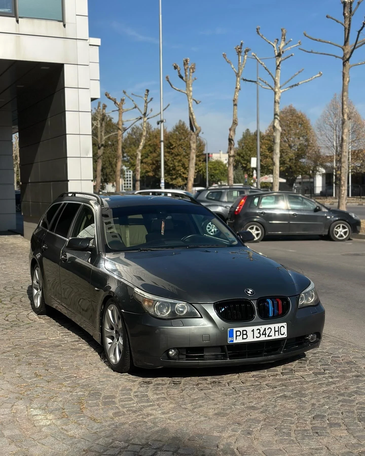 BMW 530 ПАНОРАМА / КОЖА / АВТОМАТИК / ПАРКТРОНИК - изображение 4