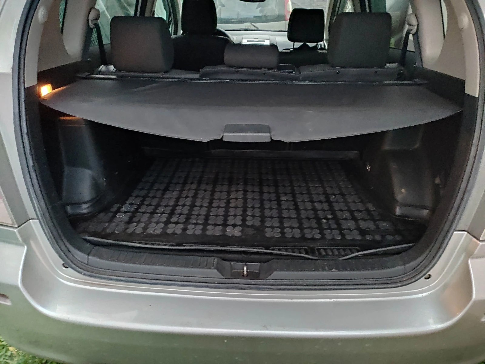 Toyota Corolla verso 2.2D-CAT/D4D 177 �.�. | Mobile.bg � ����������� 11