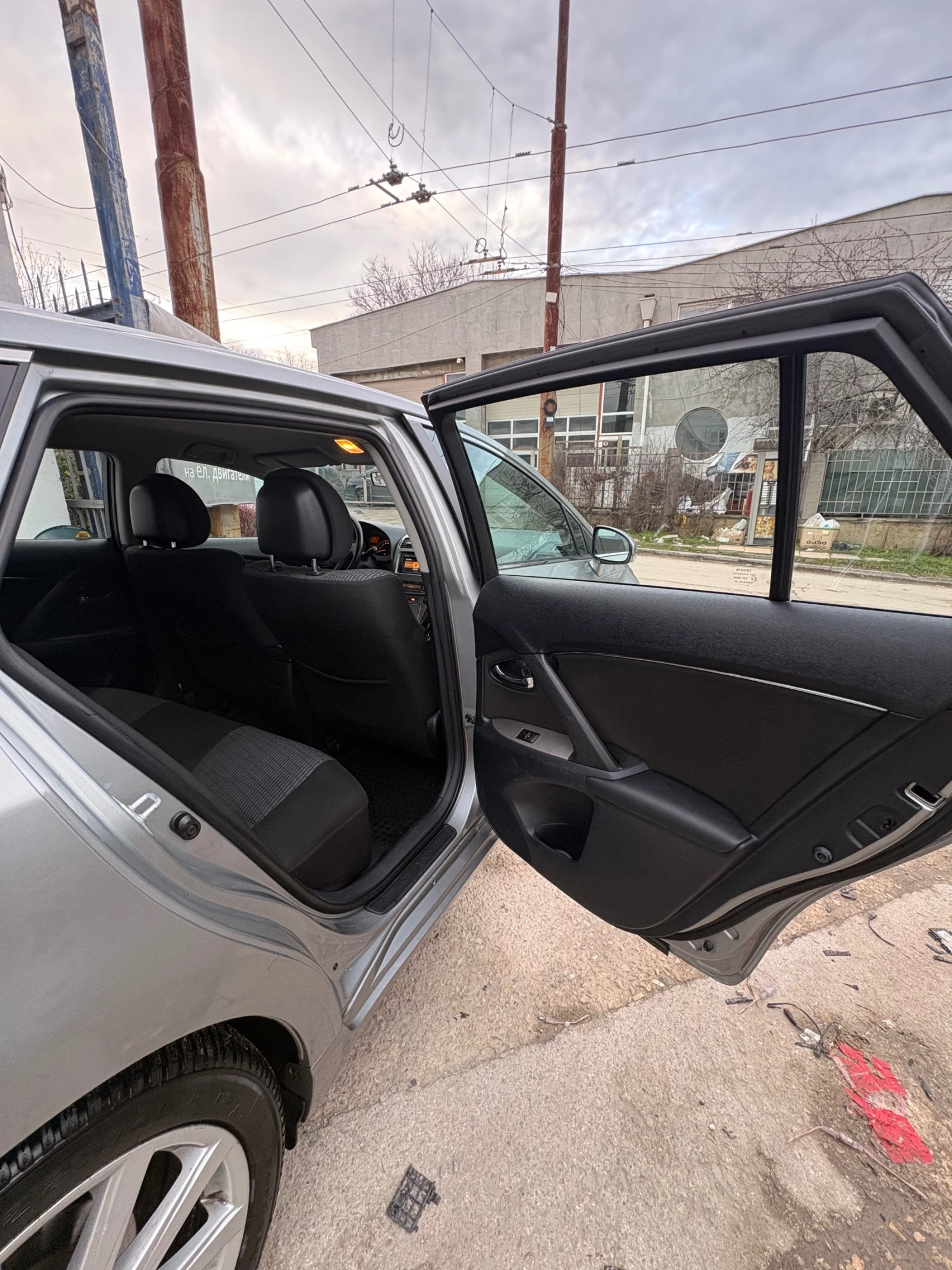 Toyota Avensis T27 - изображение 9