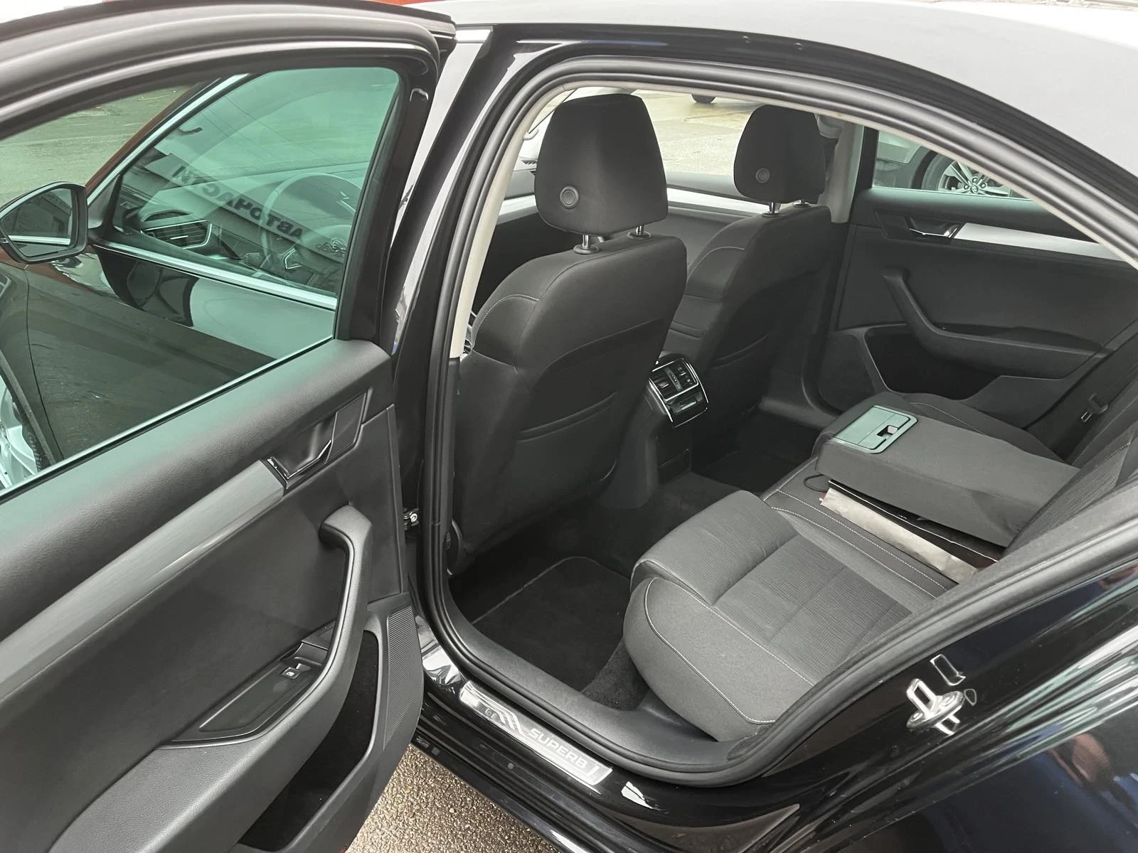 Skoda Superb 1.6 TDI , снимка 14 - Автомобили и джипове - 54383108
