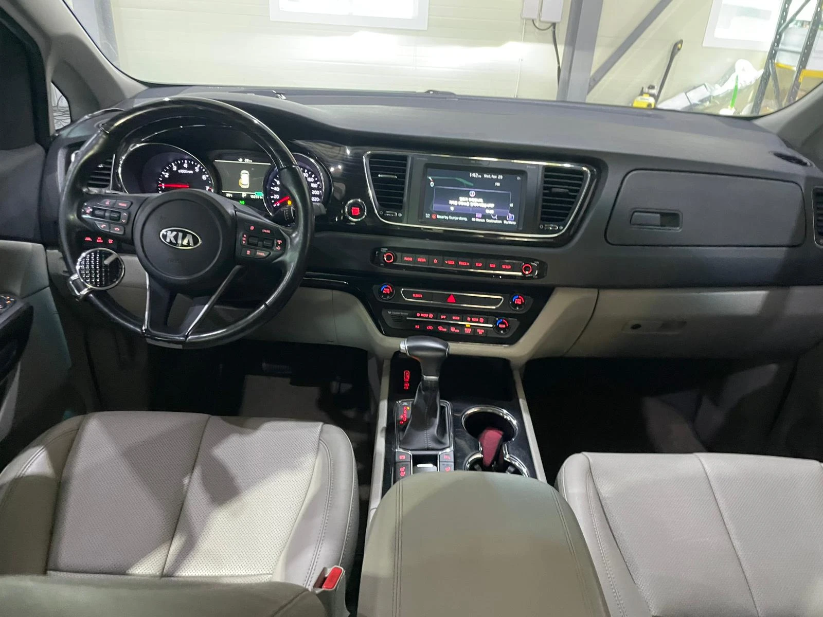 Kia Carnival 3.3 V6 ! 8+ 1 ! Noblesse Special !, снимка 9 - Автомобили и джипове - 54932402
