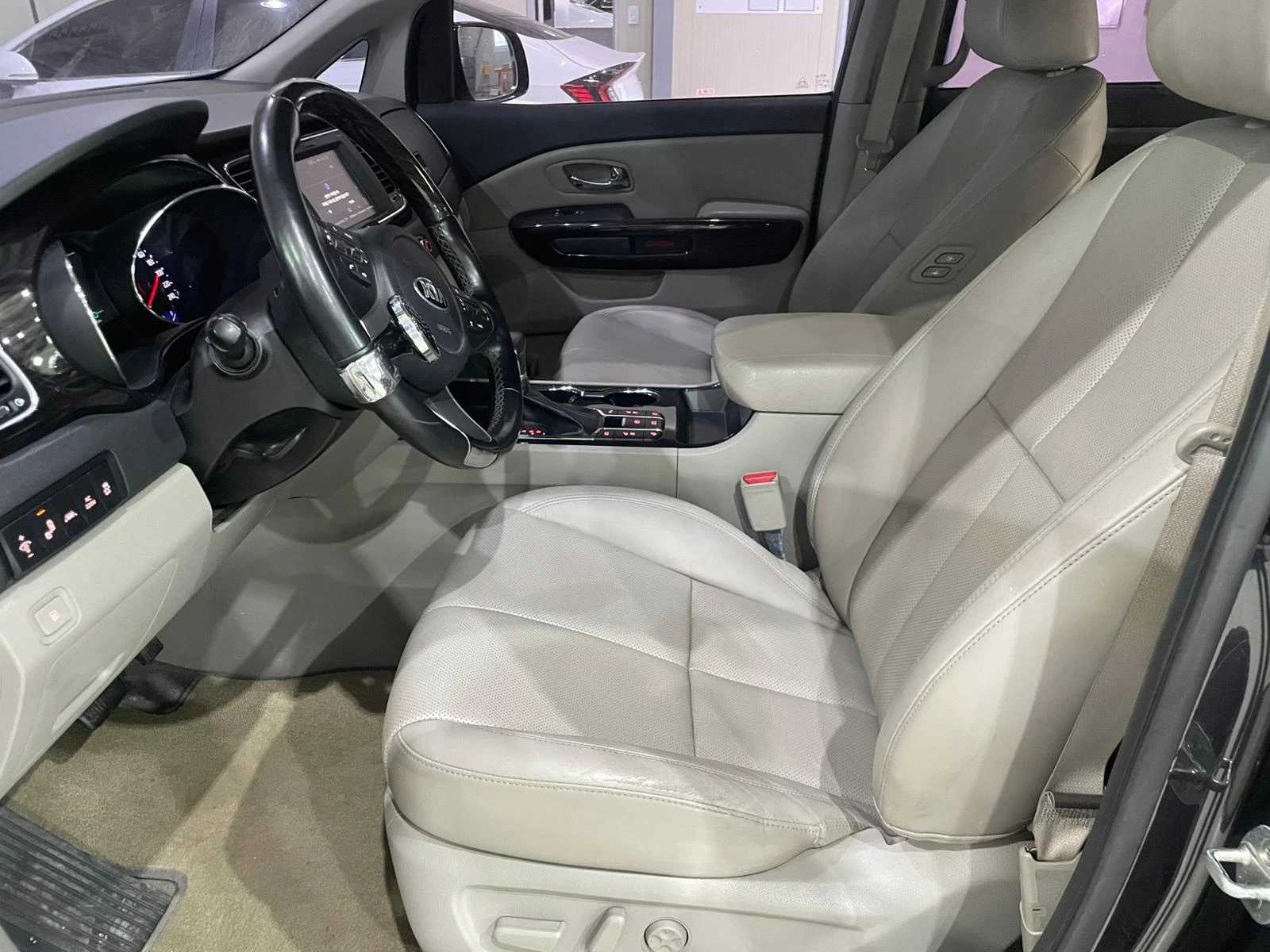 Kia Carnival 3.3 V6 ! 8+ 1 ! Noblesse Special !, снимка 7 - Автомобили и джипове - 54932402