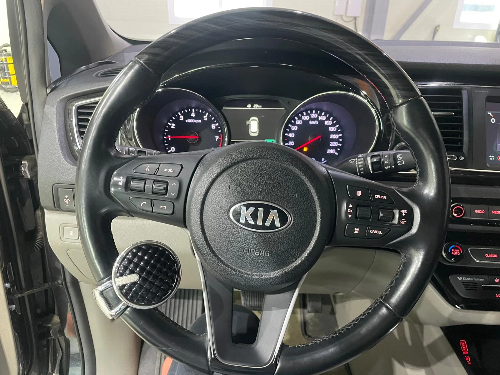 Kia Carnival 3.3 V6 ! 8+ 1 ! Noblesse Special !, снимка 14 - Автомобили и джипове - 54932402