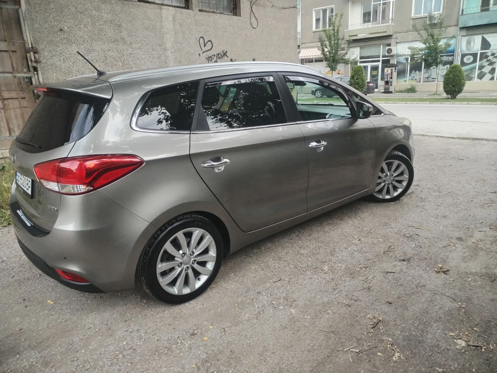 Kia Carens 1.7 crdi, снимка 3 - Автомобили и джипове - 55015468