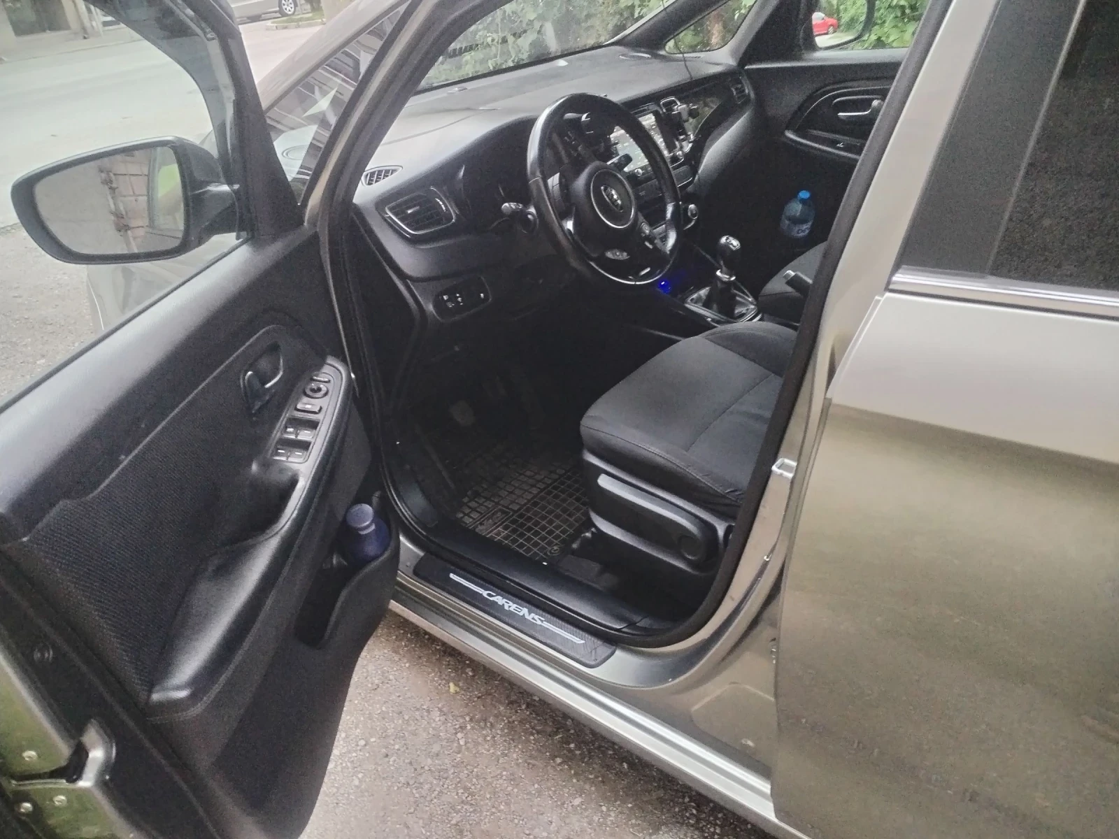 Kia Carens 1.7 crdi, снимка 12 - Автомобили и джипове - 55015468