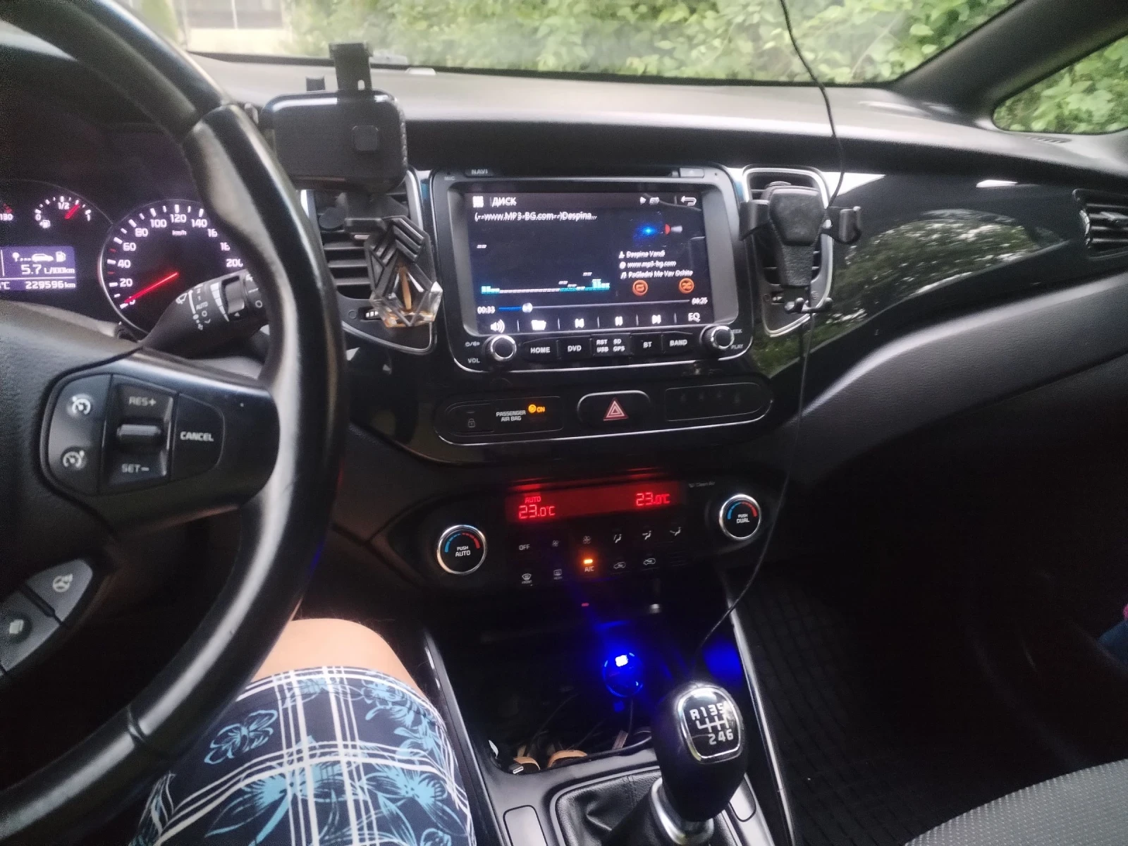 Kia Carens 1.7 crdi, снимка 17 - Автомобили и джипове - 55015468