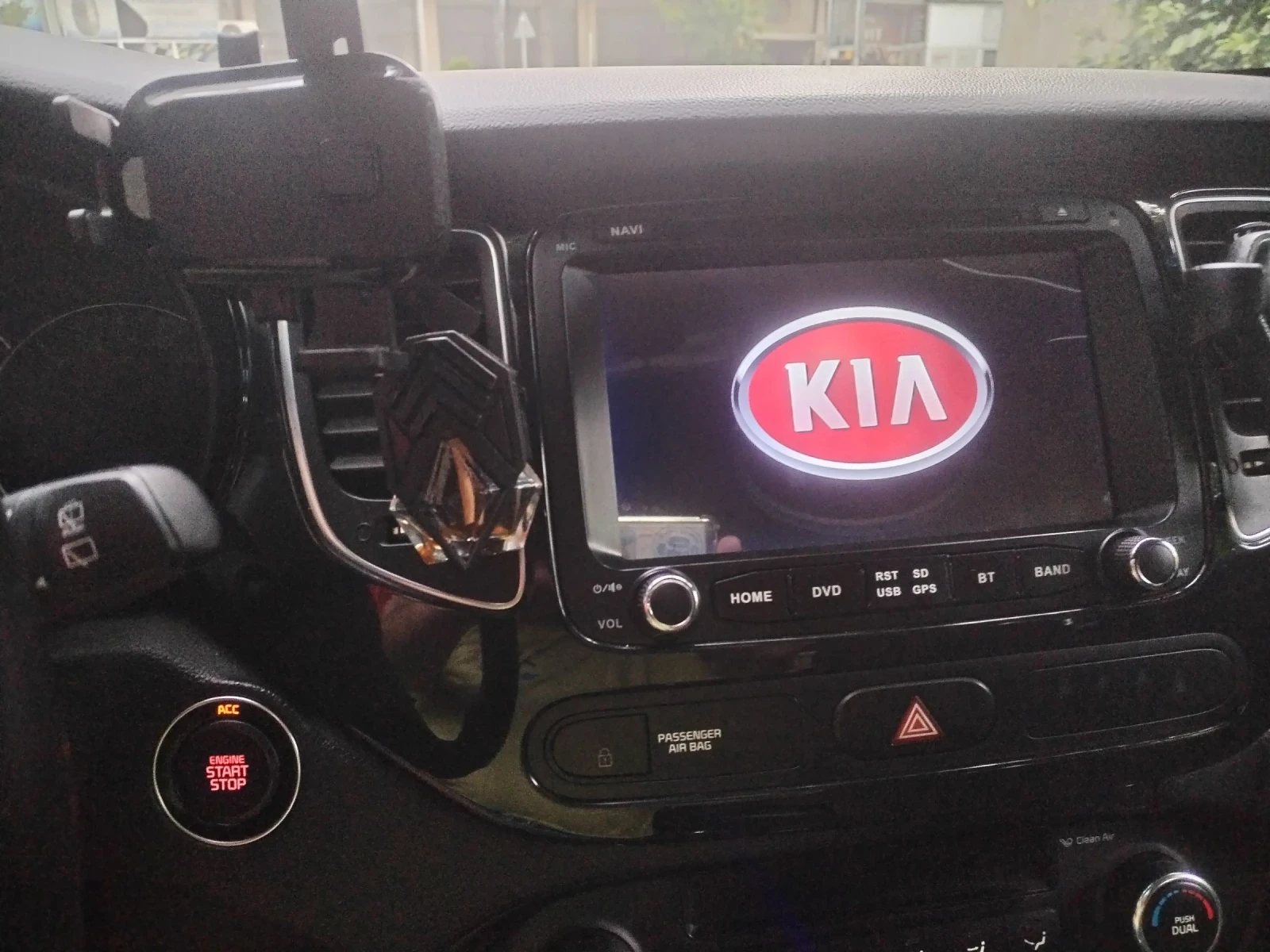 Kia Carens 1.7 crdi, снимка 11 - Автомобили и джипове - 55015468
