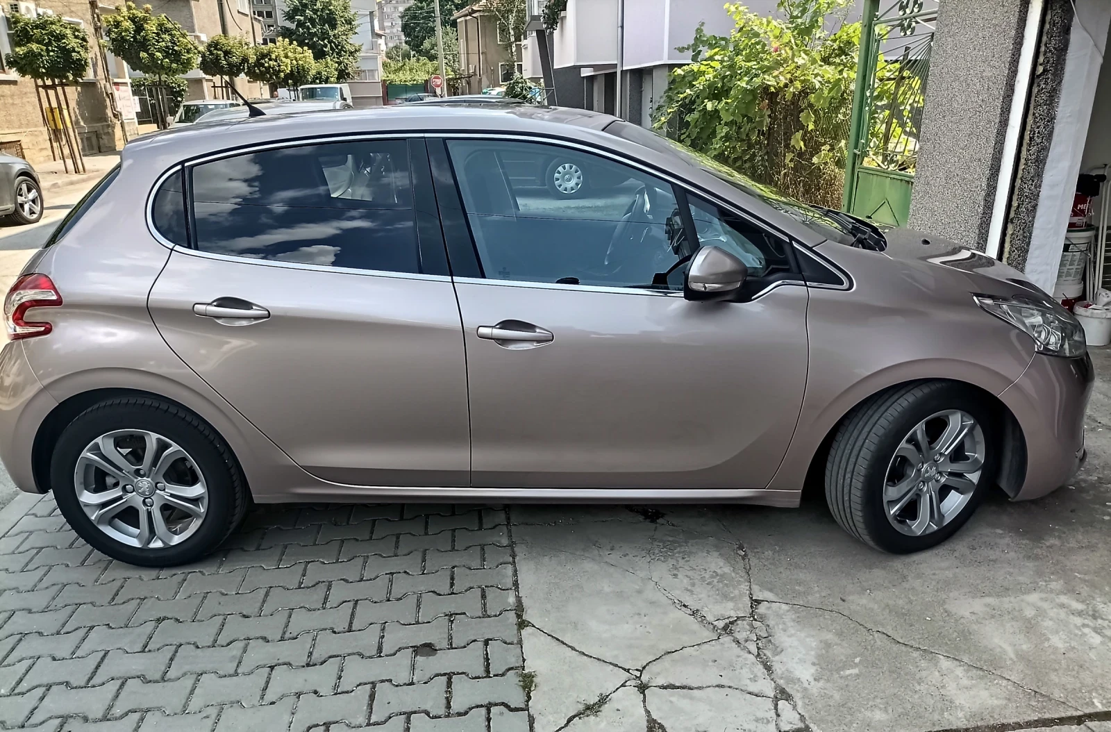 Peugeot 208, снимка 5 - Автомобили и джипове - 55339628