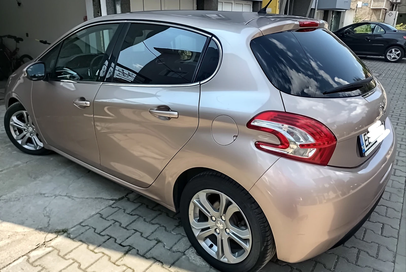 Peugeot 208, снимка 4 - Автомобили и джипове - 55339628