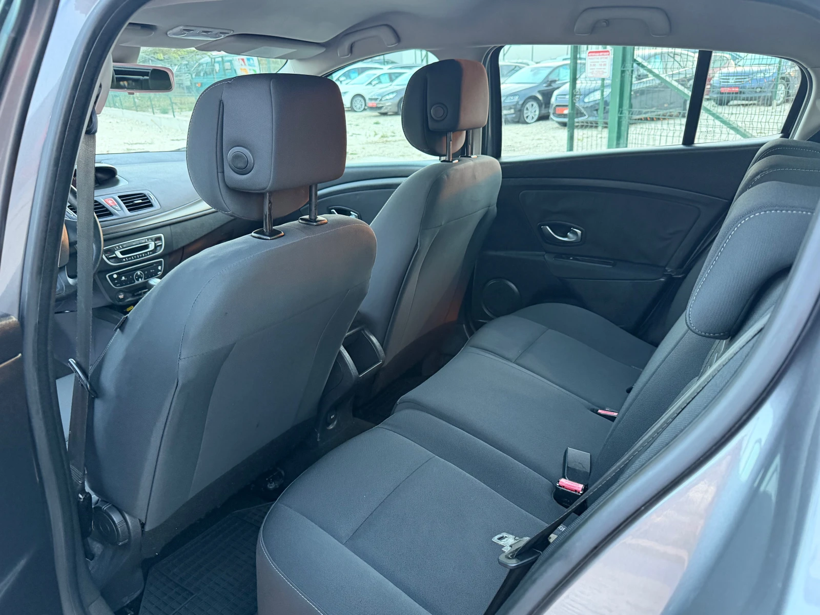 Renault Megane 1.5DCi/86p.s-Hatchback-5 vrati, снимка 11 - Автомобили и джипове - 56347615