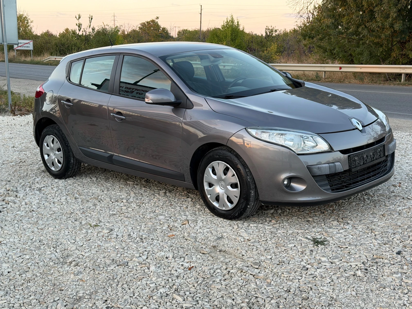 Renault Megane 1.5DCi/86p.s-Hatchback-5 vrati, снимка 2 - Автомобили и джипове - 56347615