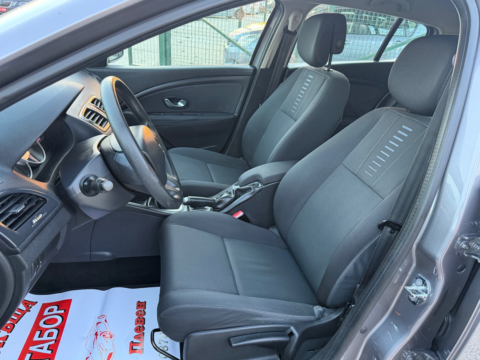 Renault Megane 1.5DCi/86p.s-Hatchback-5 vrati, снимка 10 - Автомобили и джипове - 56347615
