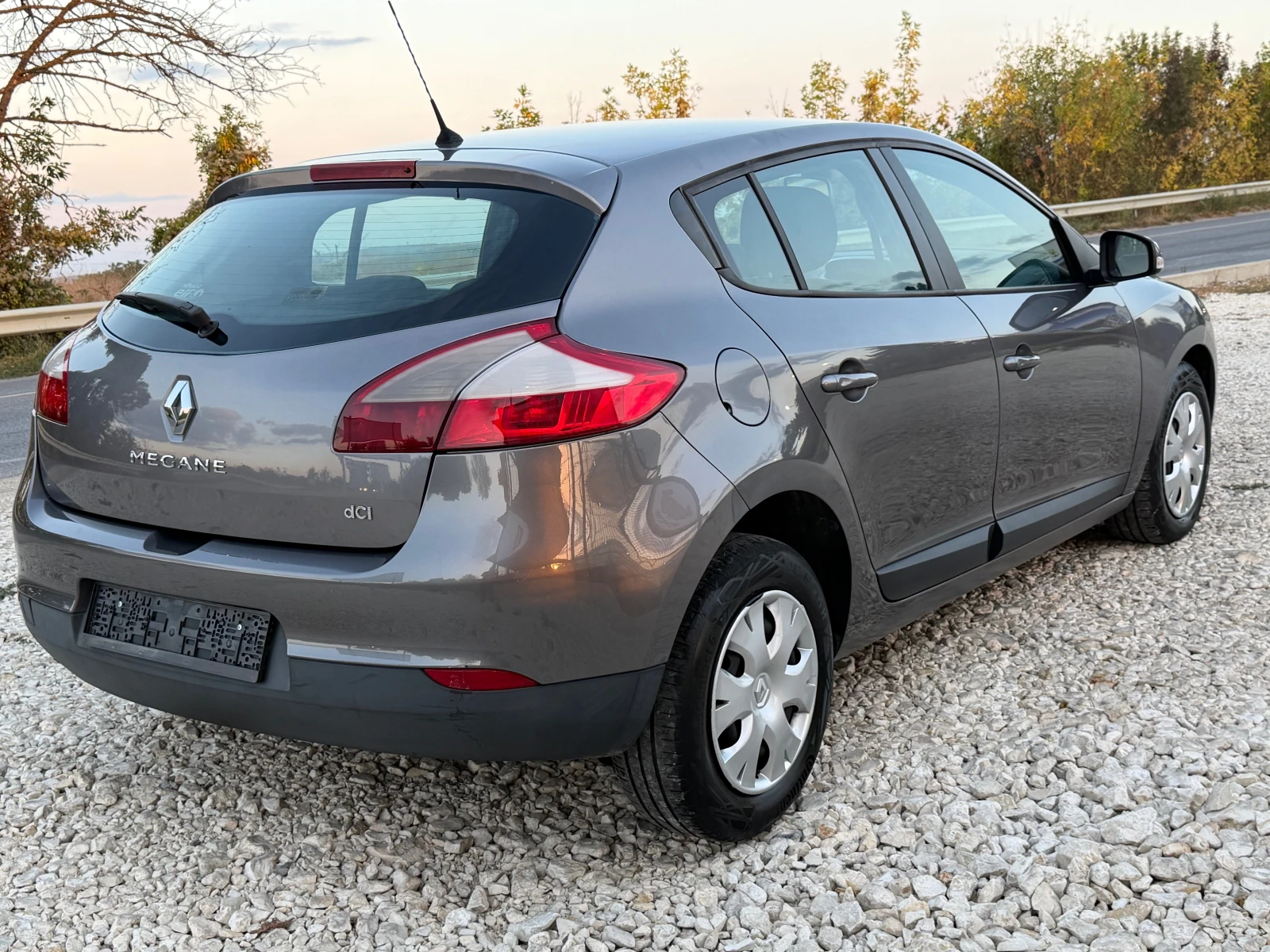 Renault Megane 1.5DCi/86p.s-Hatchback-5 vrati, снимка 3 - Автомобили и джипове - 56347615