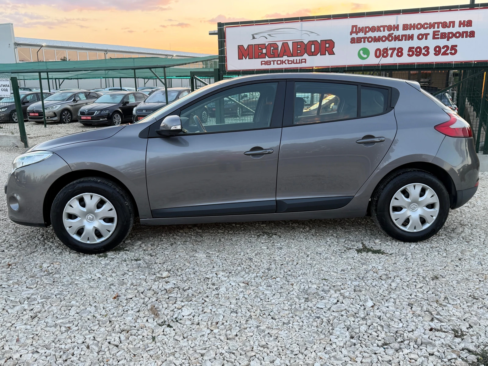 Renault Megane 1.5DCi/86p.s-Hatchback-5 vrati, снимка 7 - Автомобили и джипове - 56347615