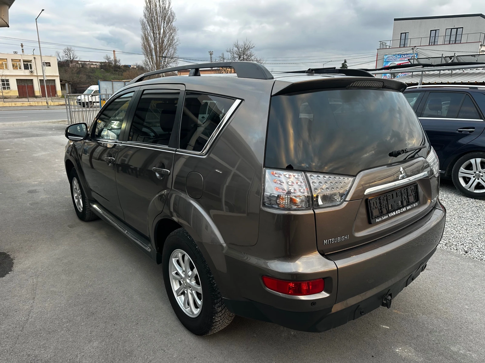 Mitsubishi Outlander 2.2 DiD 156к.с 4х4 Exclusive - изображение 3