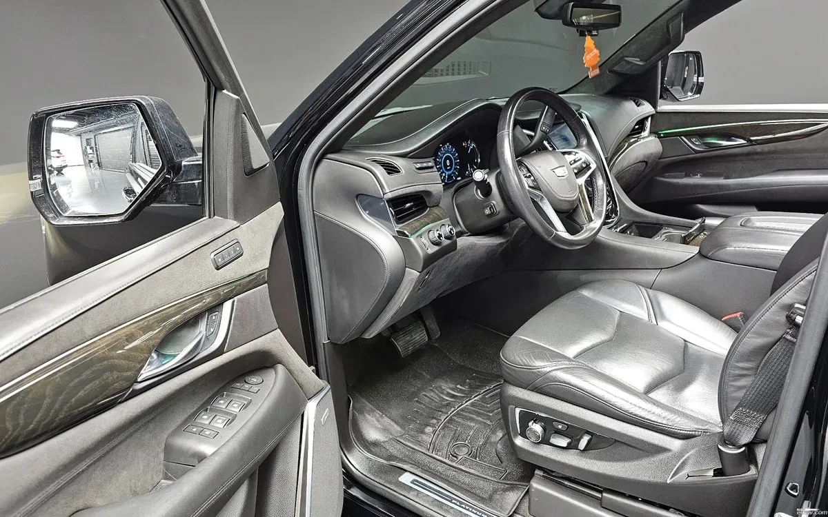 Cadillac Escalade 6.2 * CAPTAIN SEATS * ПОДГР/ОБДУХ * 360 * HEADS UP, снимка 10 - Автомобили и джипове - 54724999