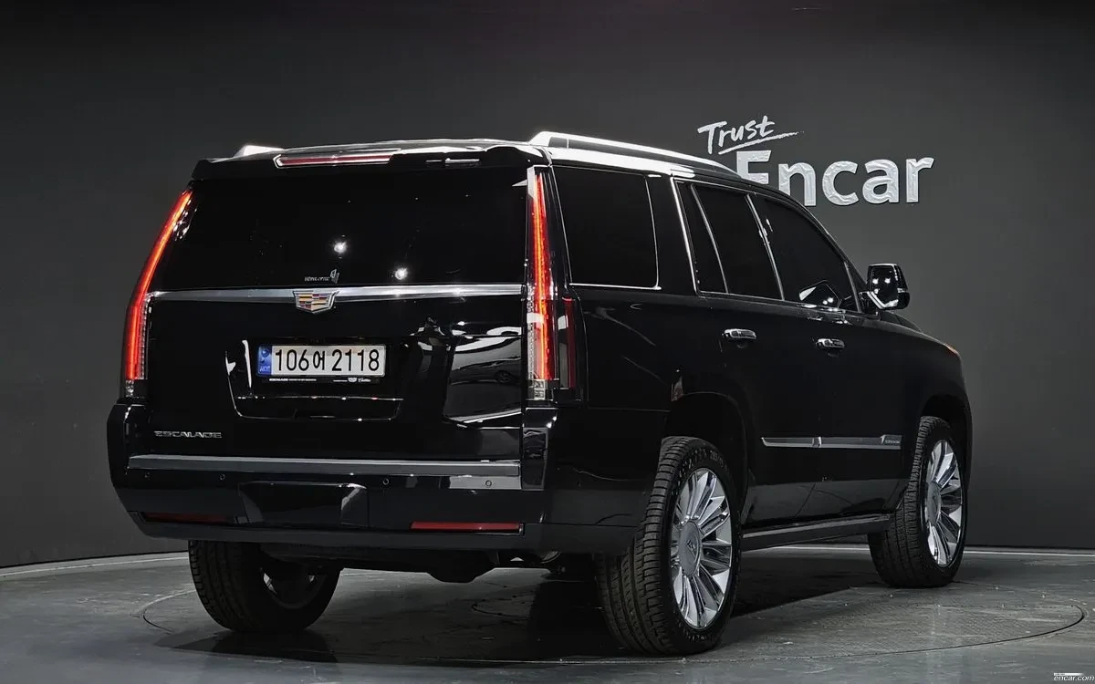 Cadillac Escalade 6.2 * CAPTAIN SEATS * ПОДГР/ОБДУХ * 360 * HEADS UP, снимка 2 - Автомобили и джипове - 54724999