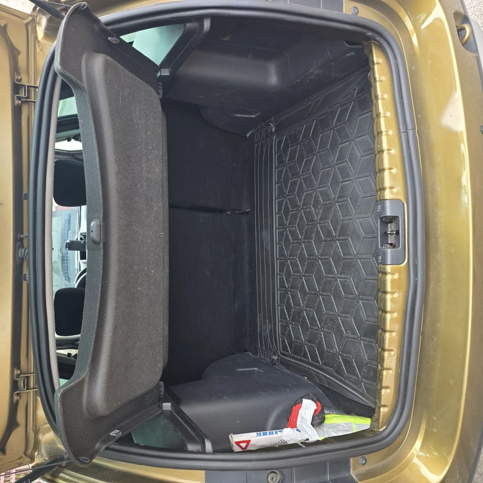 Dacia Duster 1.6 Sce 115 LPG, снимка 9 - Автомобили и джипове - 55165496