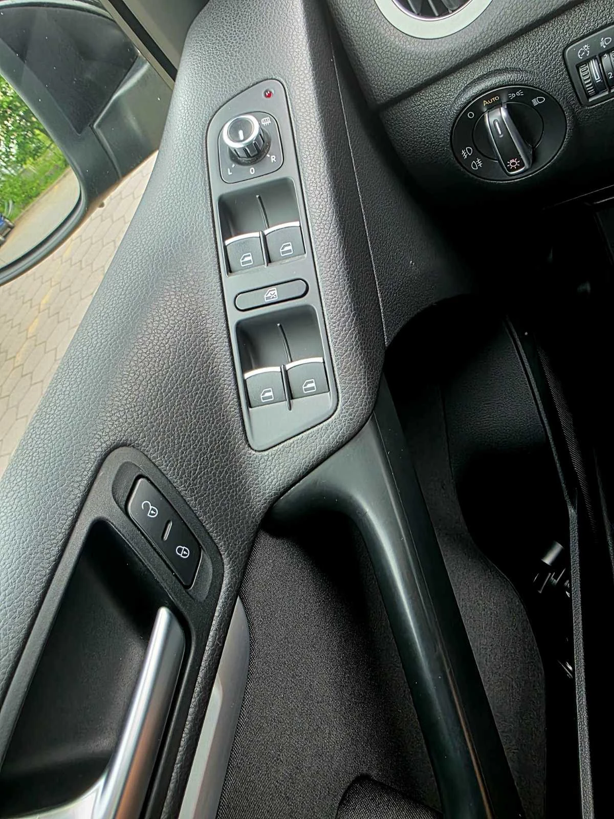 VW Tiguan 2.0 TDI LOUNGE, снимка 13 - Автомобили и джипове - 55171343
