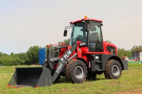 Телескопичен товарач Komatsu НОВИ 1600кг със вилици, снимка 3