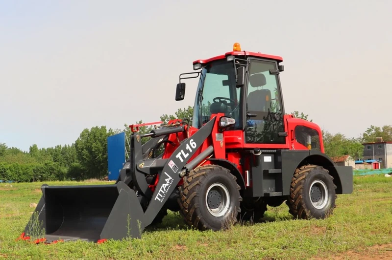 Телескопичен товарач Komatsu НОВИ 1600кг със вилици, снимка 3 - Селскостопанска техника - 53454244