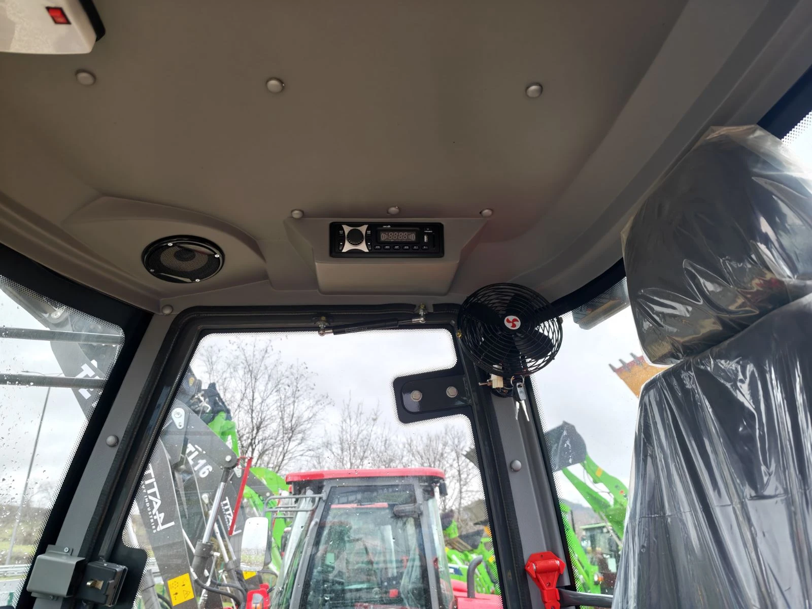 Телескопичен товарач Komatsu НОВИ 1600кг със вилици, снимка 6 - Селскостопанска техника - 53454244