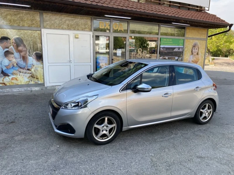 Peugeot 208, снимка 8 - Автомобили и джипове - 47307635