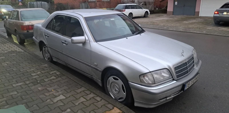 Mercedes-Benz C 220 CDI, снимка 3 - Автомобили и джипове - 48497118