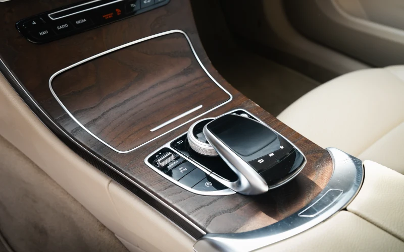 Mercedes-Benz C 200, снимка 9 - Автомобили и джипове - 52524346