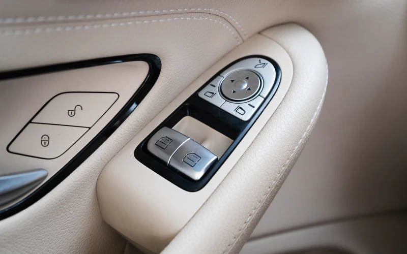 Mercedes-Benz C 200, снимка 10 - Автомобили и джипове - 52524346