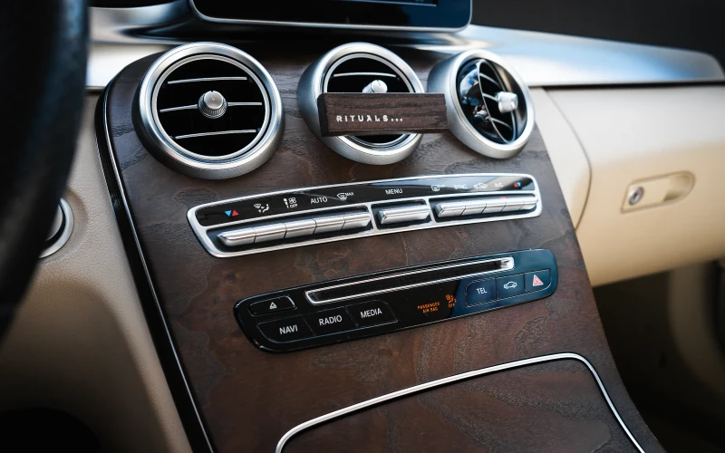 Mercedes-Benz C 200, снимка 8 - Автомобили и джипове - 52524346