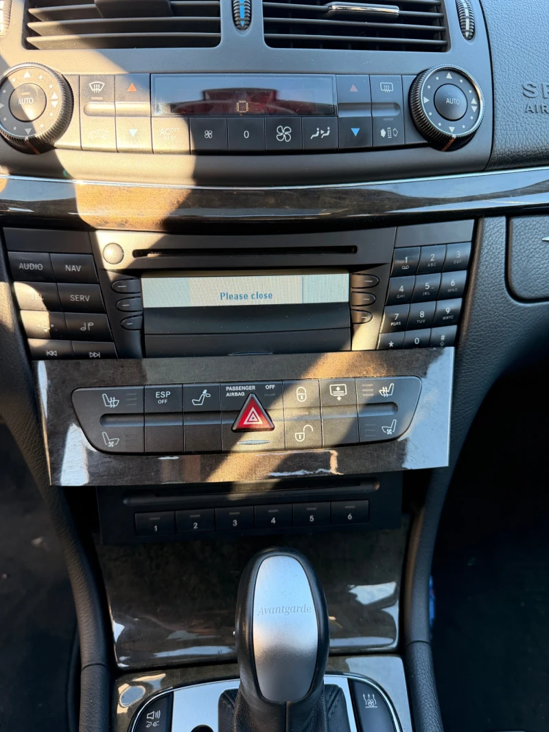 Mercedes-Benz E 320 Бенизн Без Газ 224 коня, снимка 12 - Автомобили и джипове - 53258356