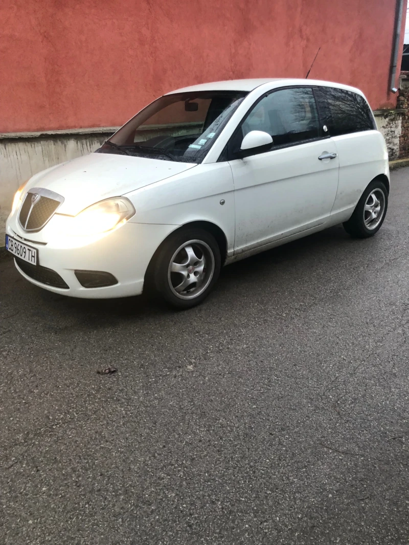 Lancia Ypsilon 1.4, снимка 3 - Автомобили и джипове - 53504044