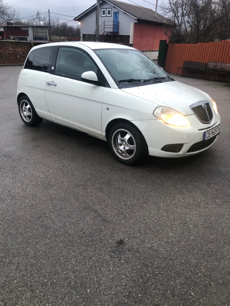 Lancia Ypsilon 1.4, снимка 4 - Автомобили и джипове - 53504044