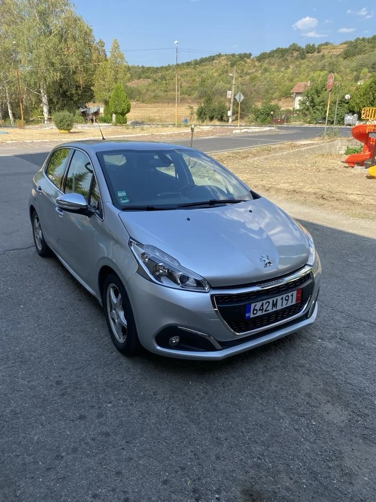 Peugeot 208, снимка 2 - Автомобили и джипове - 47307635