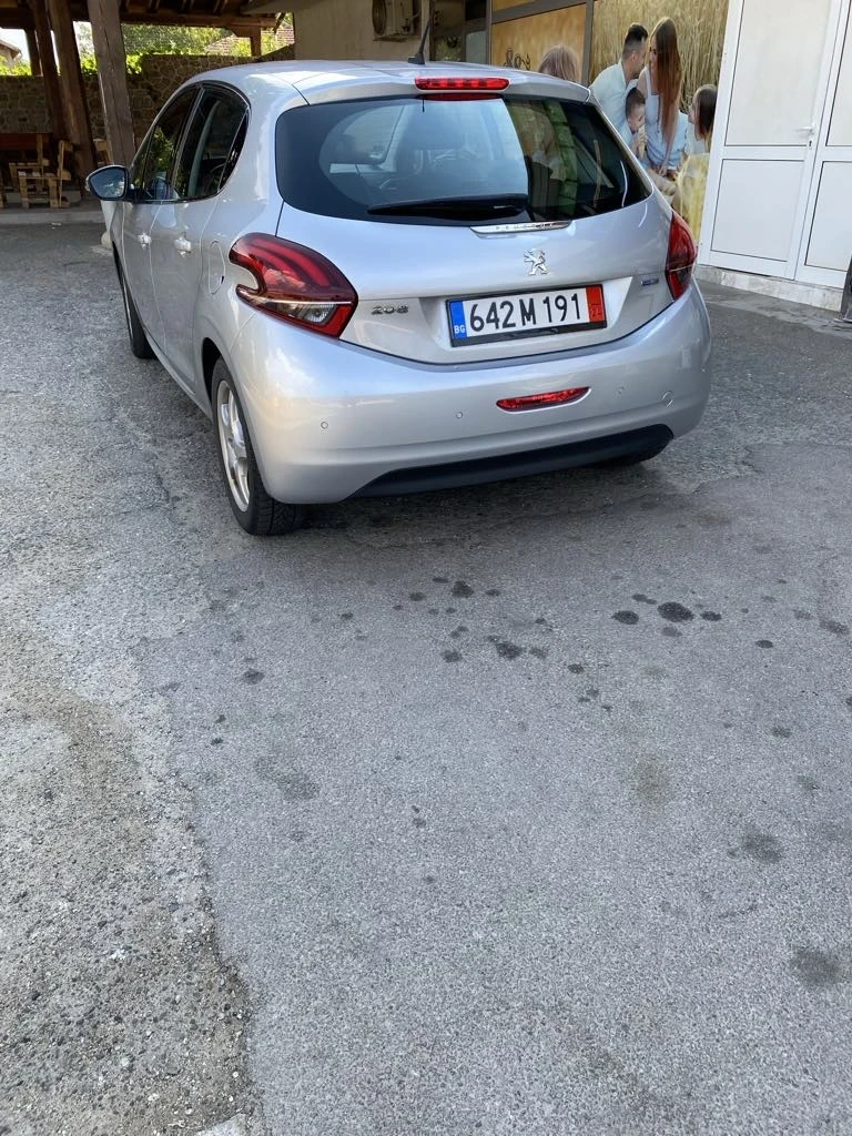 Peugeot 208, снимка 3 - Автомобили и джипове - 47307635