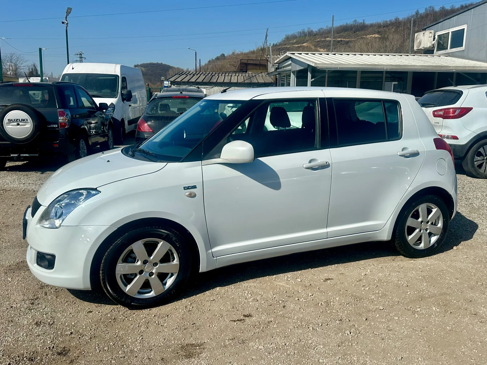 Suzuki Swift 1.3DDIS-75к.с-БЯЛА ПЕРЛА, снимка 2 - Автомобили и джипове - 53835438