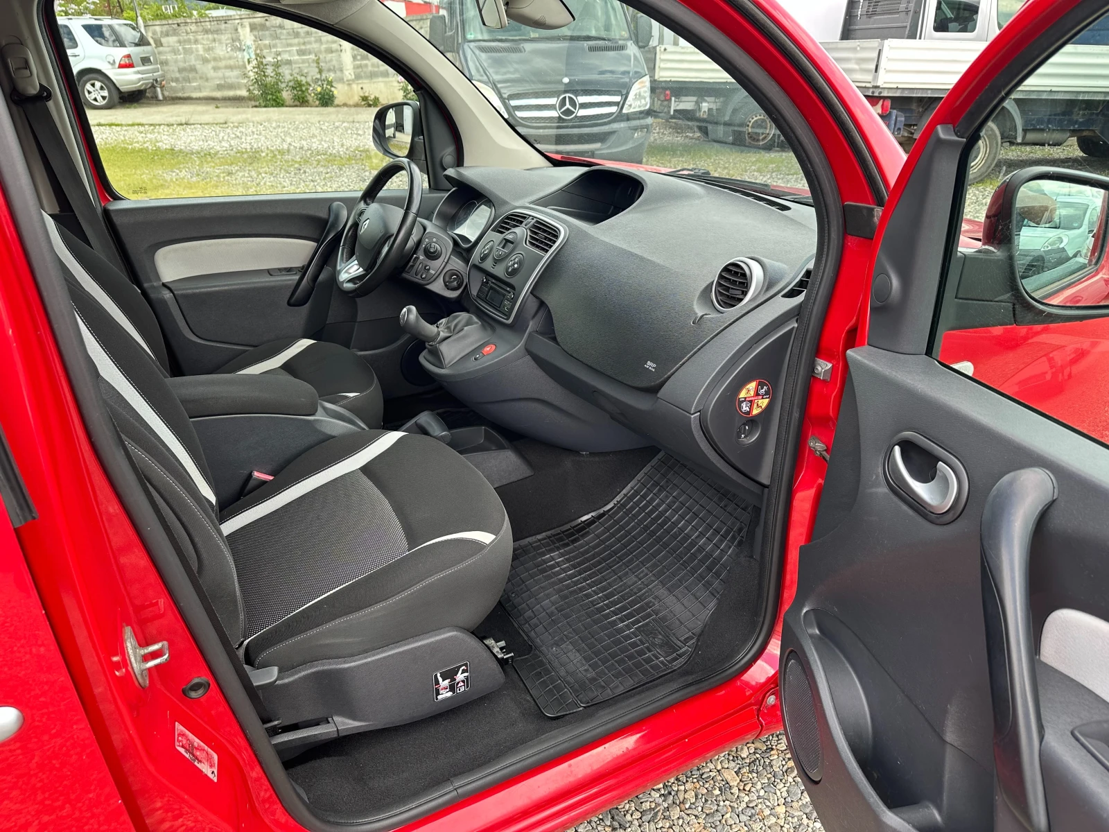 Renault Kangoo klimatronik/full, снимка 9 - Автомобили и джипове - 54621360