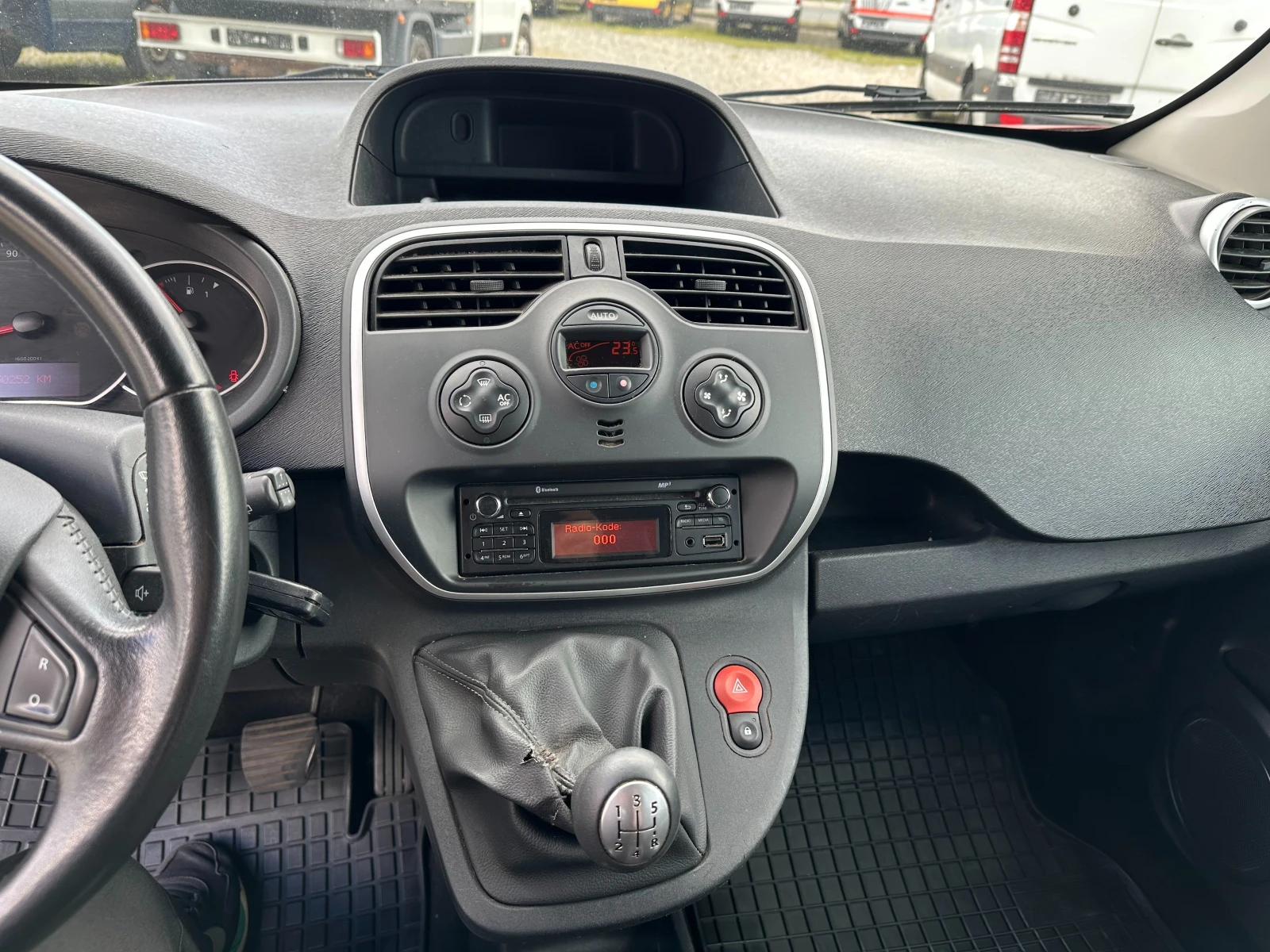 Renault Kangoo klimatronik/full, снимка 5 - Автомобили и джипове - 54621360