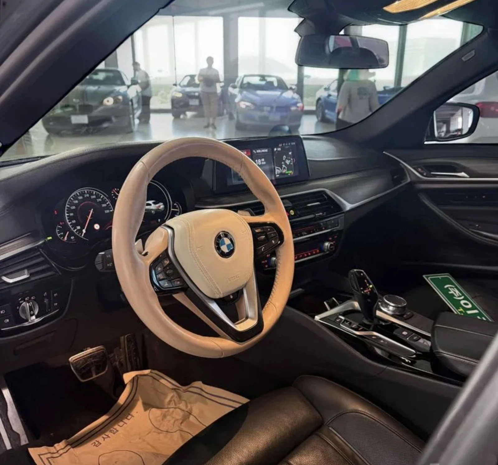 BMW 530 M* PANO* ОБДУХ* HUD* 360* Крайна цена* , снимка 11 - Автомобили и джипове - 54855203