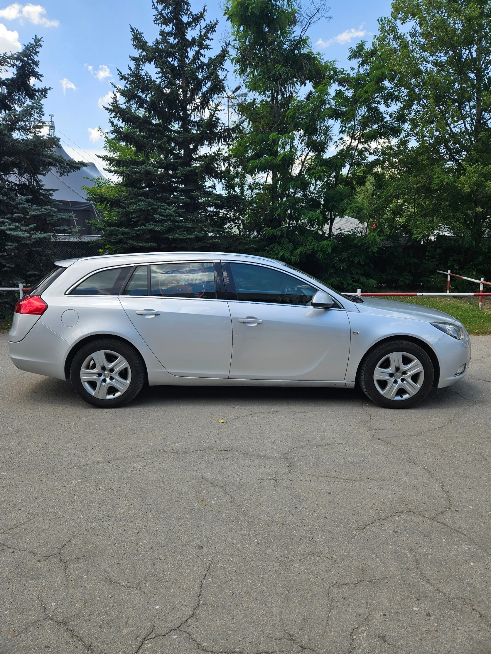 Opel Insignia Sports Tourer, снимка 4 - Автомобили и джипове - 55105286
