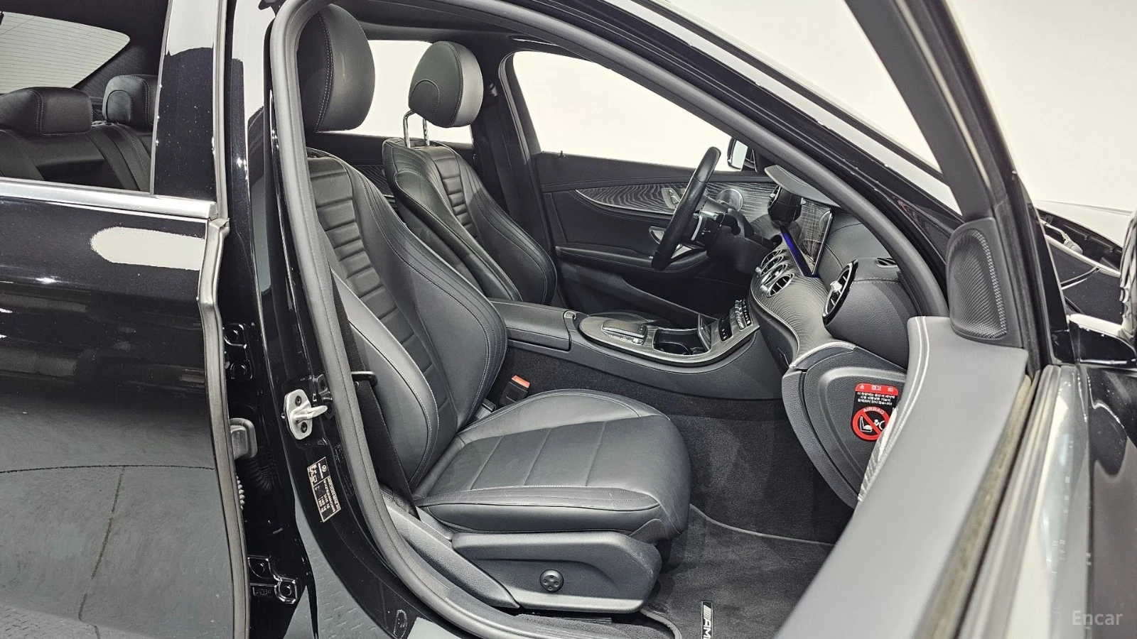 Mercedes-Benz E 350 4MATIC/AMG-LINE/DRIVE-ASSISTS/SUNROOF, снимка 14 - Автомобили и джипове - 55688191