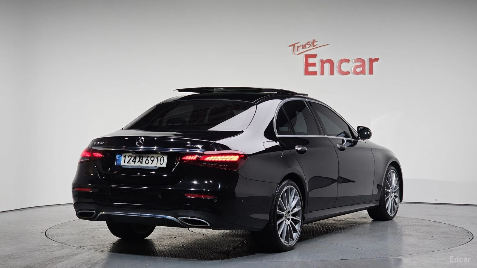 Mercedes-Benz E 350 4MATIC/AMG-LINE/DRIVE-ASSISTS/SUNROOF, снимка 3 - Автомобили и джипове - 55688191