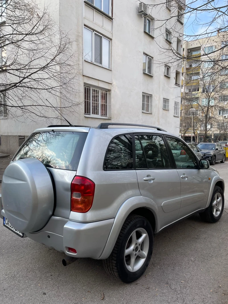 Toyota Rav4 2.0VVT-i 4х4 КАТО НОВ, снимка 3 - Автомобили и джипове - 48208955