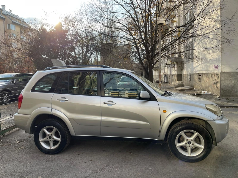 Toyota Rav4 2.0VVT-i 4х4 КАТО НОВ, снимка 1 - Автомобили и джипове - 48208955