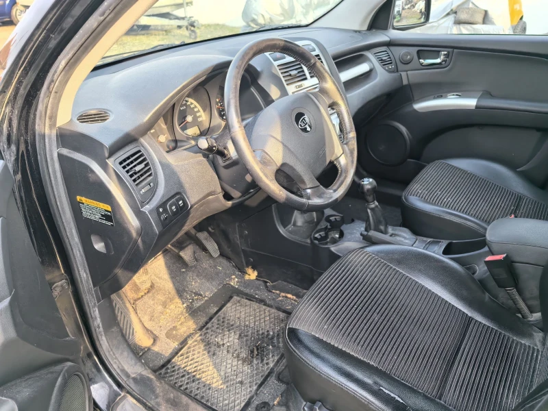 Kia Sportage 2.0i 4WD 4x4, снимка 9 - Автомобили и джипове - 49304586