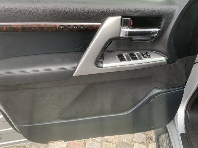 Toyota Land cruiser 200, снимка 11 - Автомобили и джипове - 50867098
