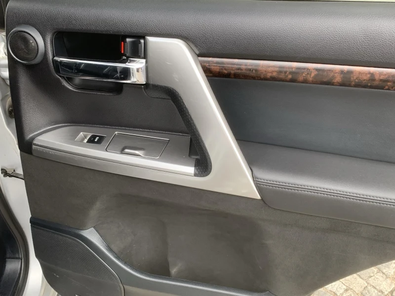 Toyota Land cruiser 200, снимка 14 - Автомобили и джипове - 50867098