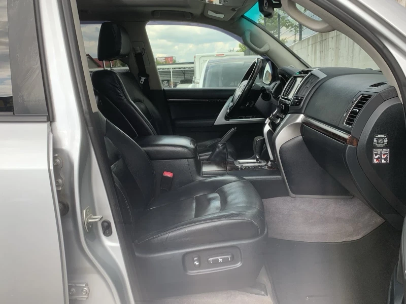Toyota Land cruiser 200, снимка 13 - Автомобили и джипове - 50867098