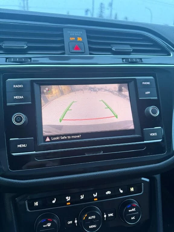 VW Tiguan * 4MOTION* CARPLAY* КАМЕРА* КОЖА* ПОДГРЕВ* , снимка 10 - Автомобили и джипове - 53973595
